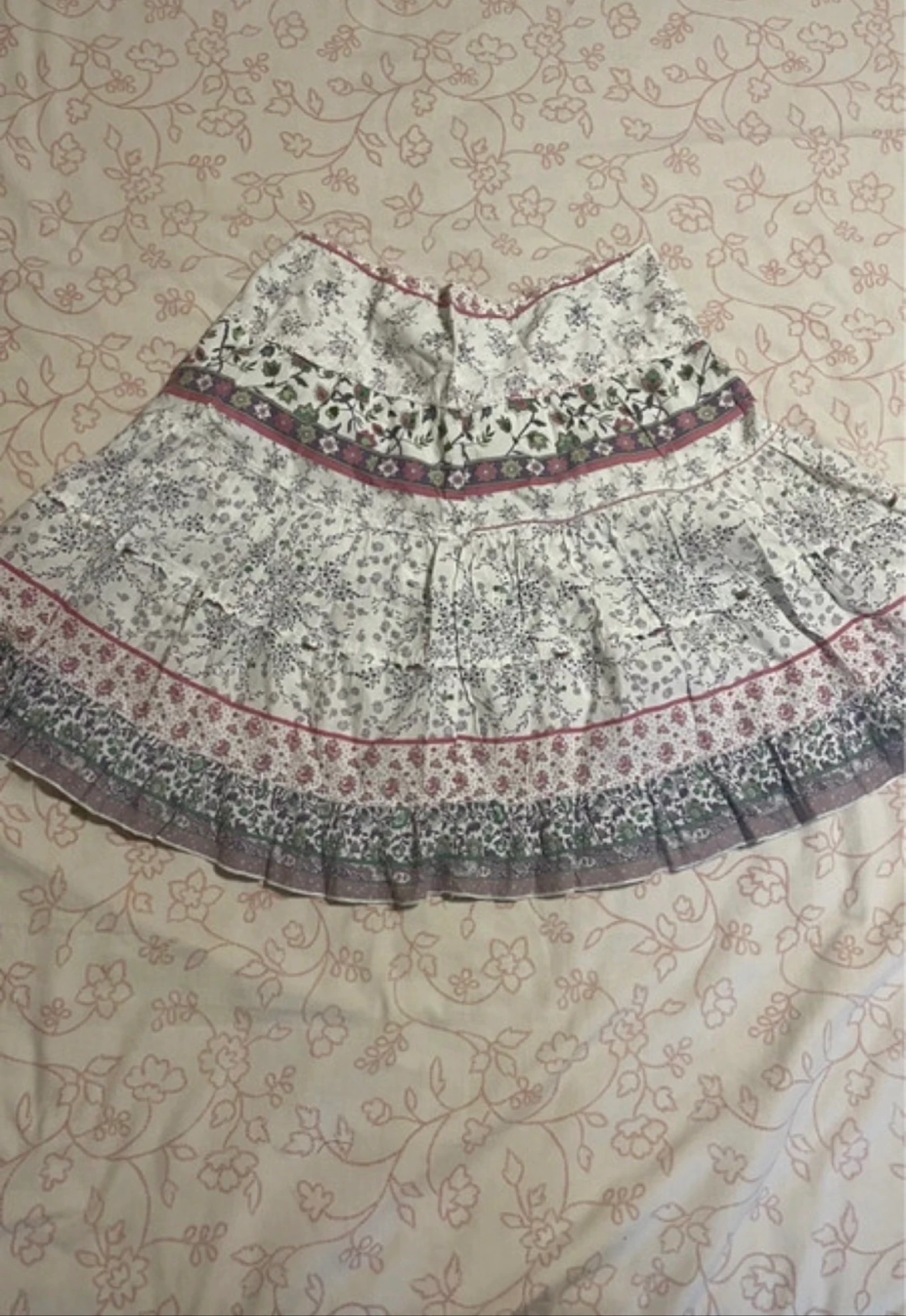 Falda Corta Stradivarius de Volantes con Estampado Floral Boho – photo 8